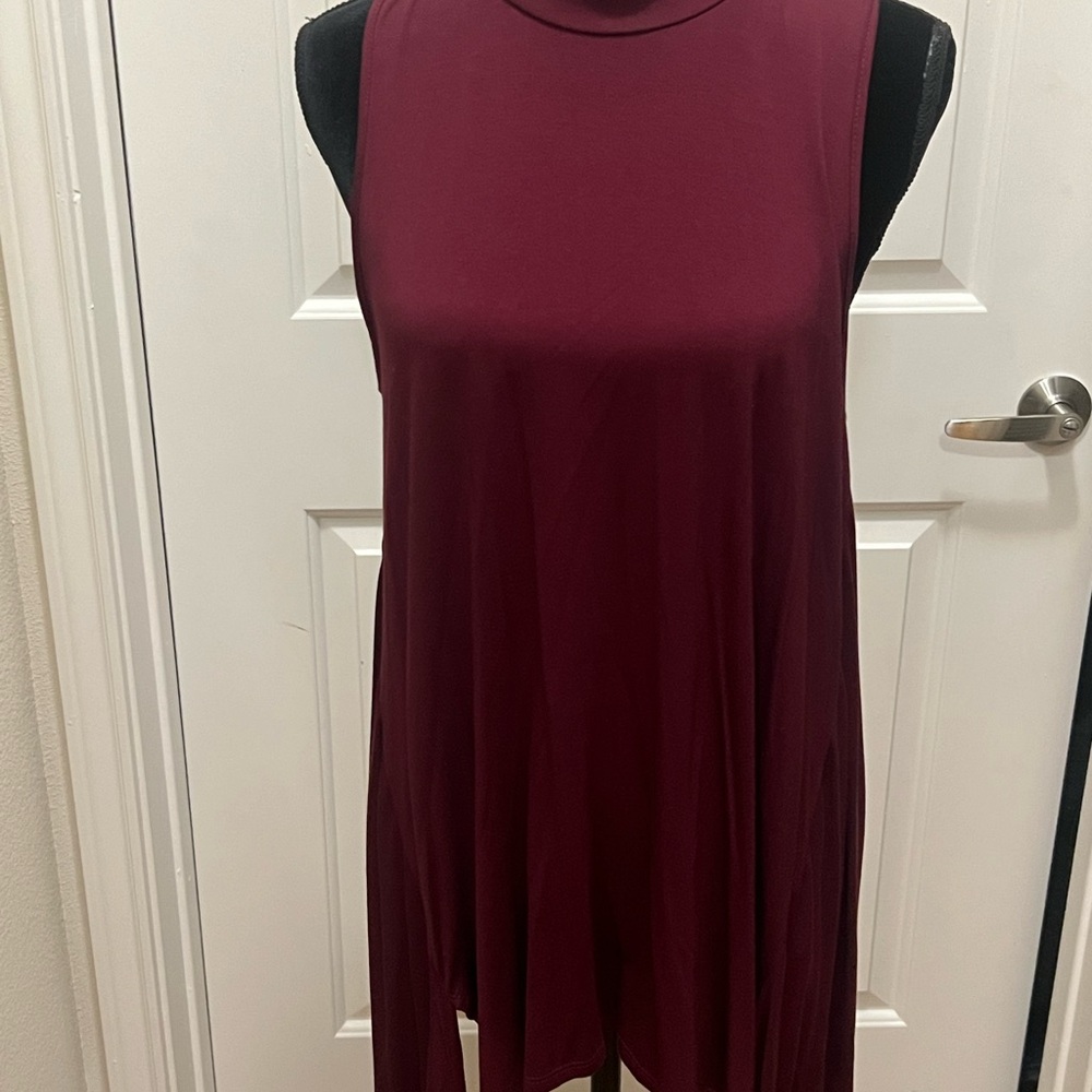 Soprano brand knit high/low knit tunic size L, NWT.